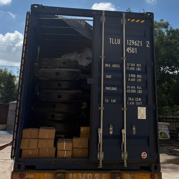 chain and tires for pneumatic fender