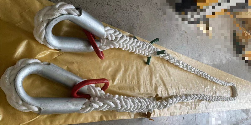 mooring rope with thimble spliced